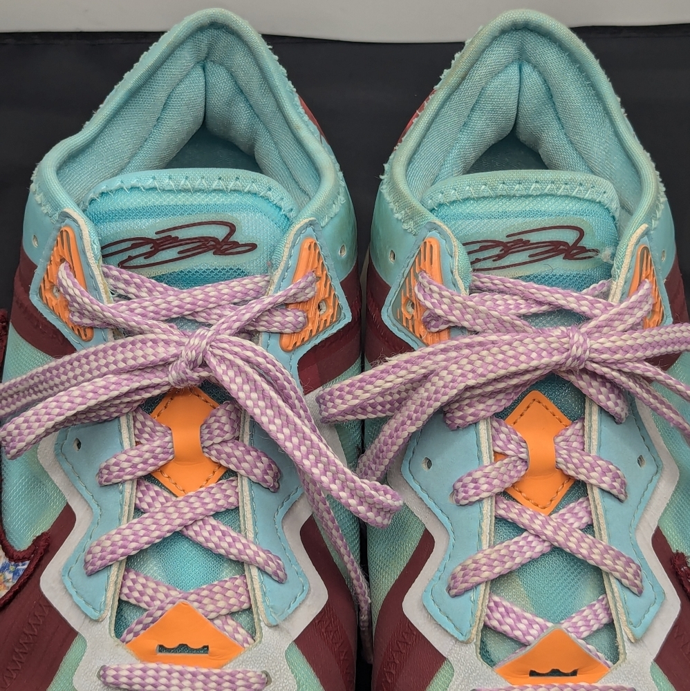 Nike Lebron x Mimi Plange 18 Low Daughters Floral Size 6Y - Picture 10 of 12